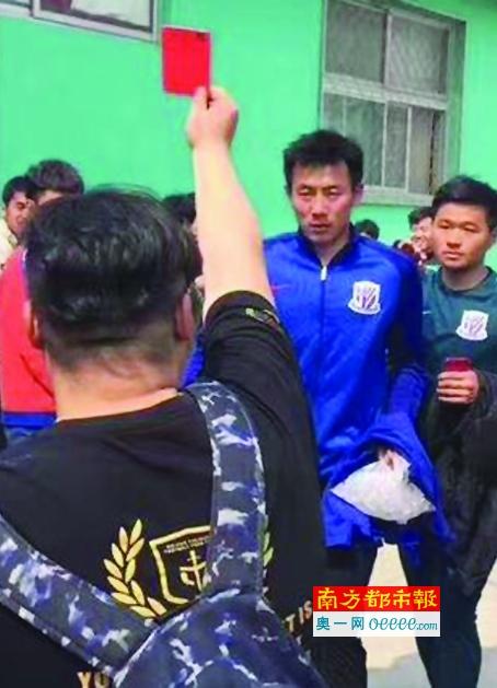 德国媒体sport1的消息，阿方索-戴维斯本人倾向于离开拜仁加盟皇马，除了体育竞技方面的因素还因为球员在拜仁薪水很低没有达到他的预期。